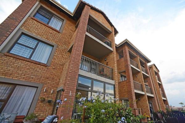 This two bedroom apartment is situated in a pristine retirement village. The estate has ...