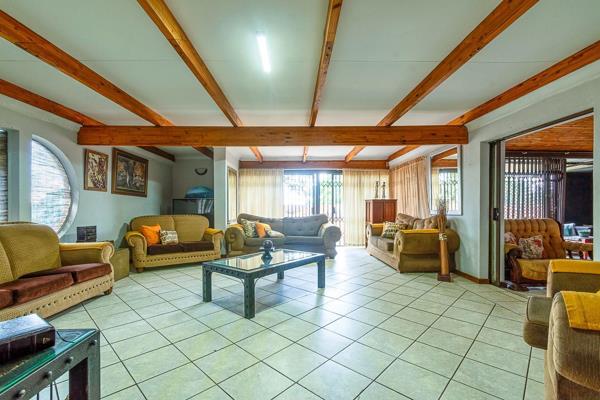 Spacious Family Home – Ready to Go......!!!
Two of the 4 bedrooms are en-suite, separate main bathroom &amp; guest toilet.
Study ...