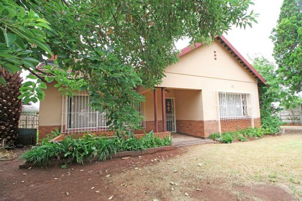 Welcome to this charming 3-bedroom family home, perfectly positioned in the sought-after suburb of Dinwiddie, Germiston. Ideal for ...