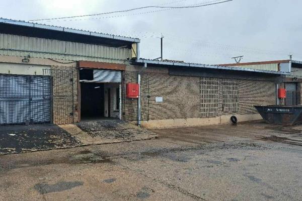 Spacious 5276m&#178; industrial property in Pretoria West, ideal for businesses needing ...