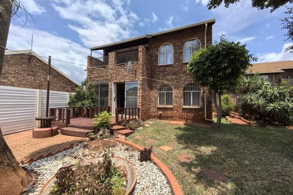 Beautiful 2 Bedroom Apartment to let in Doornpoort. 
Perfectly situated close to the main roads connecting to Zambezi Drive, close to ...