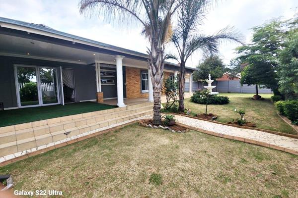 This charming 3-bedroom home is available for rent in the sought-after neighborhood of Parkrand, Boksburg. Perfectly located near all ...