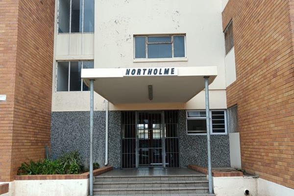 Set in a block with only 36 units and within walking distance to Nelson Mandela Bay Stadium.
This unit offers 2 Bedroom, 1 bathroom ...