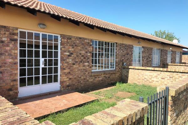 Neat 2 bedroom, 1 bathroom, Open plan Kitchen and living area in Vaalpark.
Single carport.
24/7 Security Guard at the main ...