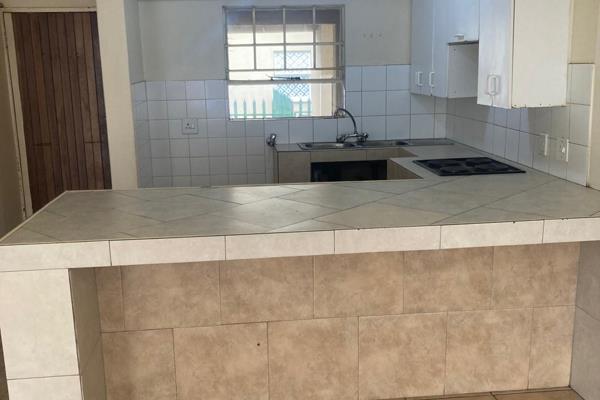 Lovely apartment to let in the Spartacus Complex in Boksburg. The property is located in ...