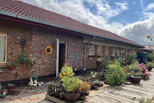 3 Bedroom house with adjacent flatlet and office space situated in Springbok Crescent ...