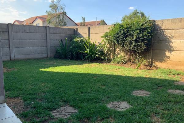 Nestled within a secure Parklands estate is the two bedroom ground floor unit with private garden up for rent with option preference/ ...