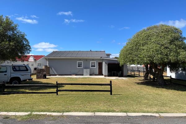 2 Bed house. 
Garage
Open plan kitchen
Lounge
Bathroom/ shower/ bath