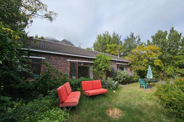 Single level cottage tucked away at the end of a quiet lane alongside Berg en Dal enjoying the peace a harmony of the area and a treed ...