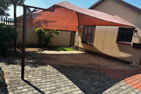 3 Bedroom House for Sale in Olievenhoutbosch

Asking Price: R1,200,000.00

Features:

- Main bedroom with en-suite bathroom
- ...