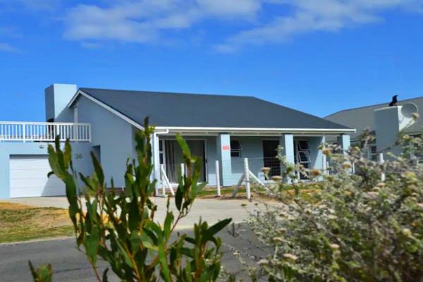 Nestled in the scenic area of Franskraal, this charming home is located in a picturesque ...