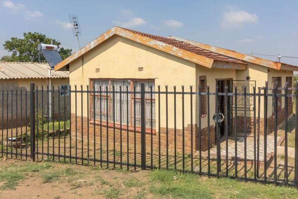 A 3-Bedroom family home available in Constantia, Maokeng.

This home requires significant attention and renovation but can still make ...