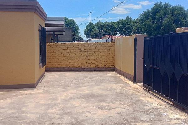 Well-maintained and tidy, this property is conveniently located near the UJ Soweto campus and just off Chris Hani Road. Soweto Towers ...