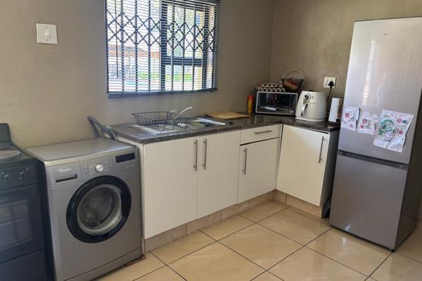 1 Bedroom Cottage Available to Rent in Edleen

R4 700 rental per month.

Consist of the following:
1 Bedroom with fitted ...