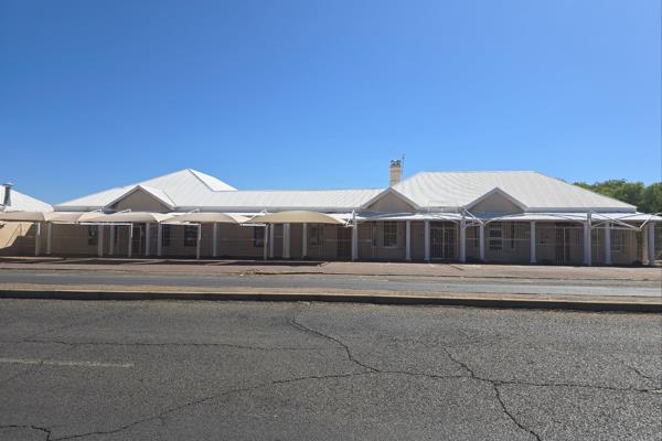 779 square meters of office space and consulting rooms.

4 separate entrances