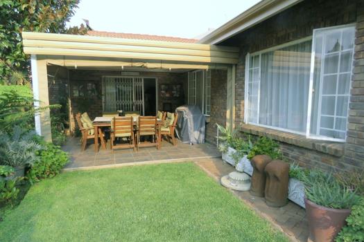 3 Bedroom House for sale in Eldoraigne