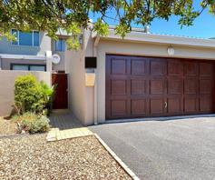 House for sale in Oakglen