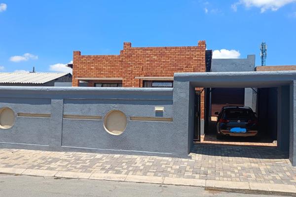 Summary
3 Bedrooms.
1 Bathrooms
 Spacious Kitchen
 Lounge 
 Dinning
 Property Situated in Umnonjaneni section . Are you  looking for  a ...