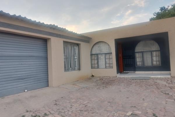 RDP HOUSES FOR SALE IN OLIVENHOUTBOSCH EXT 20

One bedroom RDP house for sale with rental backrooms .
the property is ideal for ...