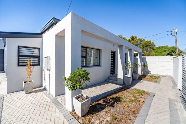 Sole and Exclusive mandate | Asking Price: R2 995 000

This stunning ultra-modern 3-bedroom home offers the perfect blend of ...