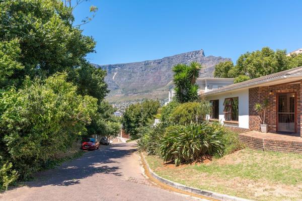 First time on the market this prime property sits high up on Woodside Close in Tamboerskloof providing a rare opportunity to acquire to ...