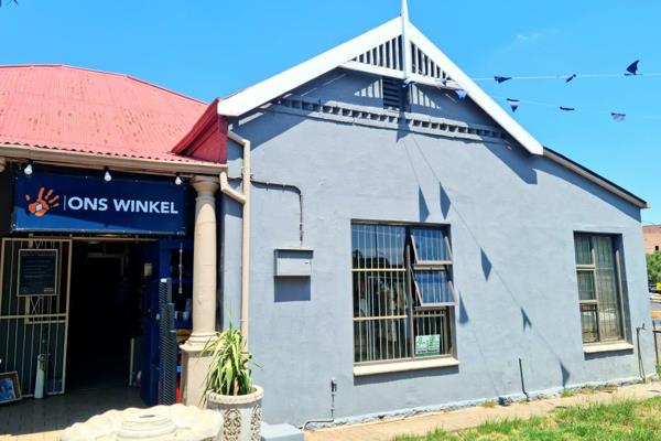 PRIME LOCATION
This commercial property is situated in Kimberley&#39;s prime location and literally across Sol Plaatje University.
It ...