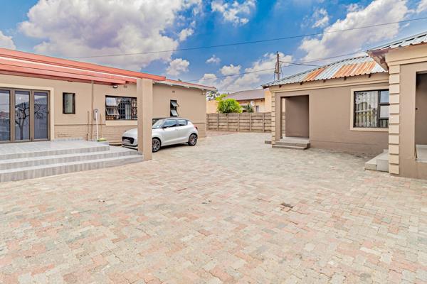 Investment opportunity 3 bedroom house with 4 cottages forsale in delville germiston!!!!!!
Introducing this perfect home with a well ...