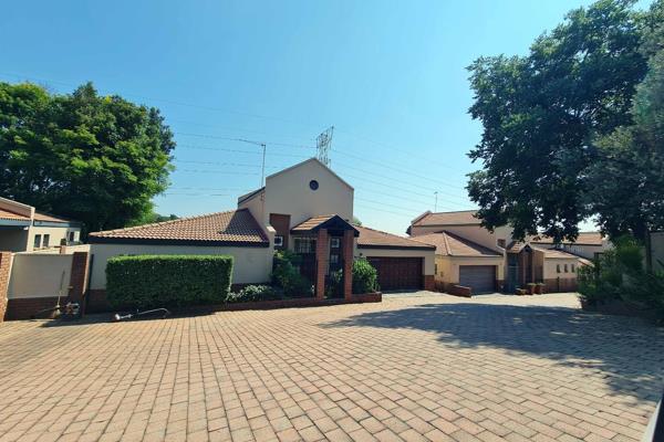 This stunning home is situated in a secure cluster, within a GATED COMMUNITY.
Excellent location, easy access to the N1 offramp, CSIR ...