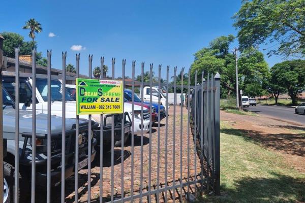 Discover a prime investment opportunity in the heart of Proclamation Hill, Pretoria. This versatile commercial property offers a ...