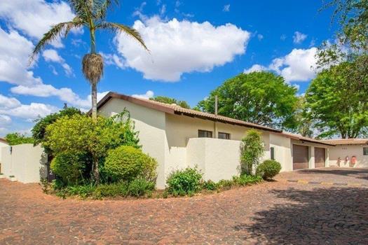 3 Bedroom Townhouse for sale in Fourways