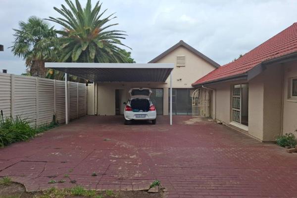 House and flatlet. This property is ideal for the larger family. It offers in the main ...