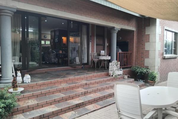 This beautiful and contemporary 2-bedroom, 2-bathroom townhouse is available for rent in Standerton, conveniently located near ...