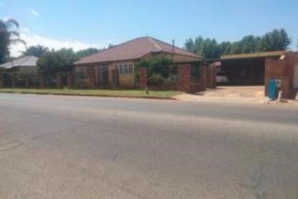 This Property is well-priced and well-situated in Brakpan Central. Please come and view to understand the potential of this spacious ...