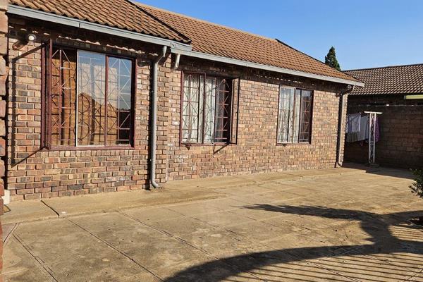 3-Bedroom Home in Hammanskraal 

Situated in Kudube unit 6, this freehold 3-bedroom home offers ample space and future expansion ...