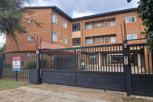 This spacious 1.5-bedroom first-floor flat offers comfortable living in a secure ...