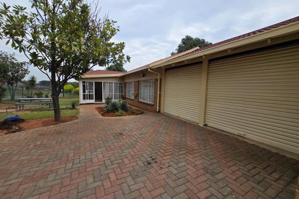 This family sized klinker brick and plaster home offers 3 spacious bedrooms (Carpeted - old) with room to create a master suite to the ...