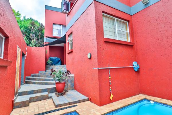 View by appointment only.

Modern Double-Storey Home Near Garsfontein High School

Discover this impeccably maintained, modern ...