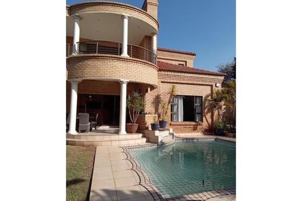 Luxurious Home for Rent in Woodhill Golf Estate

Nestled within the prestigious Woodhill Golf Estate, this exquisite rental home offers ...