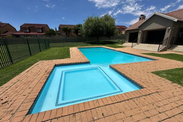 Looking for comfortable living space? This spacious 1 bedroom apartment in Ruimsig is perfect for a single professional or a couple. It ...