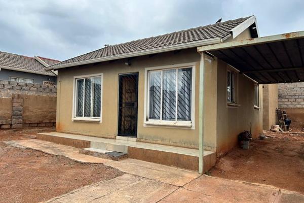 The main house includes 2 bedrooms, 1 bathroom, a kitchen, a lounge, and a carport. 
The two outside rooms are currently rented out ...