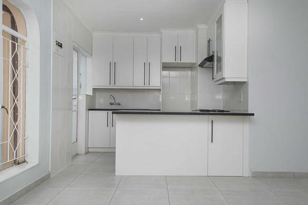 This recently renovated unit is located in the beautiful area of Rant en Dal.

It consists of 2 tiled bedrooms with built-in ...