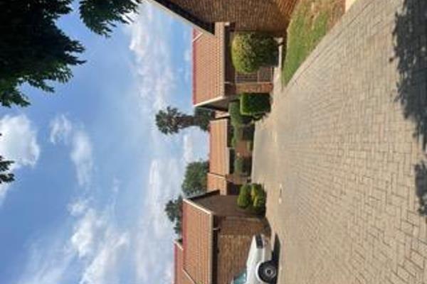 A neat two bedroom one bathroom townhouse available in Logan Park Complex in Highveld- Available 1 April 2025

The unit offers:
Two ...