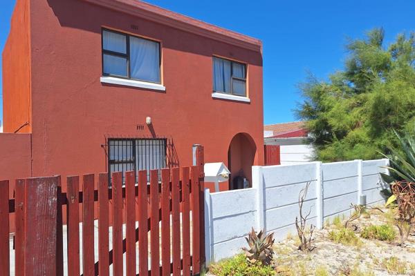 Lounge and dining room fully tiled
Fitted kitchen
Downstairs guest loo
Upstairs 3 bedrooms
Family bathroom, toilet and hand basin.
Off ...