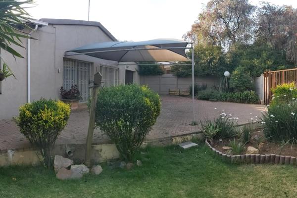 NOT PET FRIENDLY
IDEAL FOR A SINGLE PERSON
INCLUDES WATER/ELEC/WIFI
DEPOSIT R6500-00

This 1 bedroom cottage offers a spacious ...