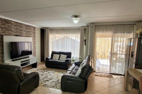 This stylish and charming unit is an absolute must-see, as the pictures do not do it justice. 

Upon entering, you&#39;ll be greeted by ...