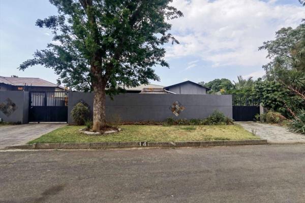 Spacious home conveniently situated close to schools and shops.
Just 6 minutes from East rand mall and easy access to ...