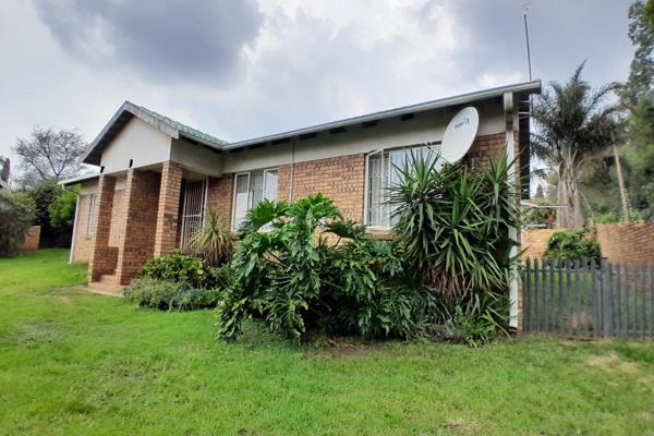 Beautiful face brick house for sale in a secure complex with built in cupboards and fitted kitchen units. Town house is situated in a ...