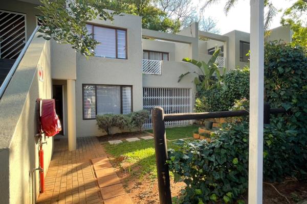 Illovo

Well-maintained townhouse featuring 2 bedrooms and 1 full bathroom. Separate kitchen. The combined lounge and dining room lead ...