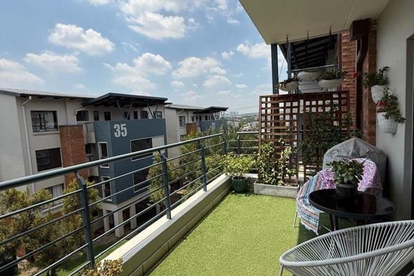 ?? FOR SALE: Stunning Two Bedroom Apartment in Greenstone Hill Greenstone gate
 Modern ...