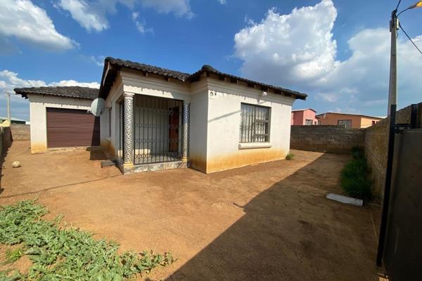 This charming 2-bedroom house, located in the developing Geluksdal Ext 3 area, offers a comfortable and convenient lifestyle. The ...